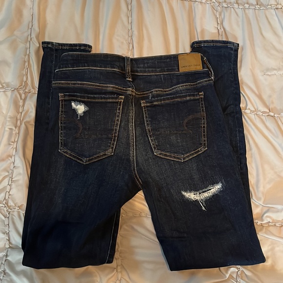 Women’s distressed American Eagle jeans. Size 27. Perfect shape - Picture 2 of 4